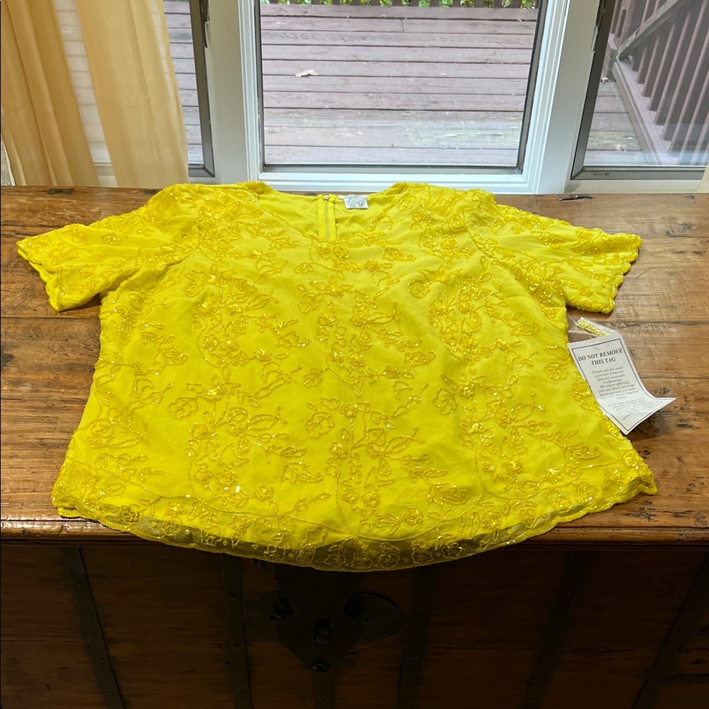 NWT Roaman's Lemon Zest Embroidered Top